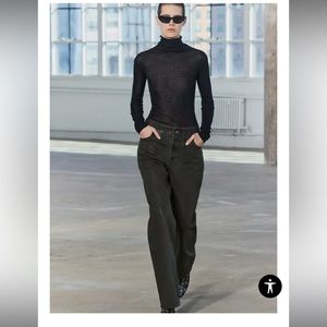 Relaxed Fit (4) - Straight Leg - Mid Waist- Waxed Finished- 
ZW ZARA WOMAN JEANS